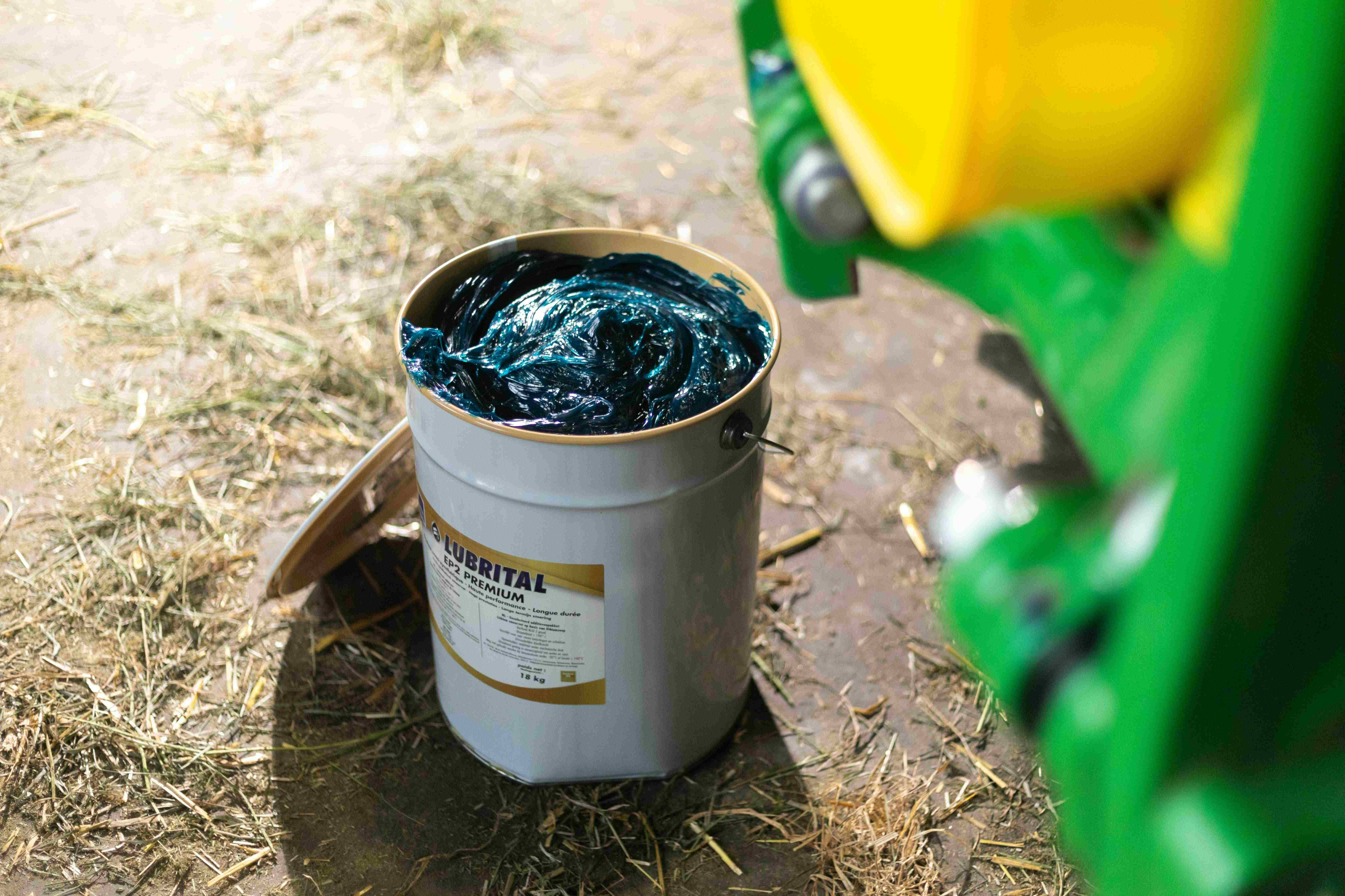 Comment choisir la bonne graisse pour ses engins agricoles ?